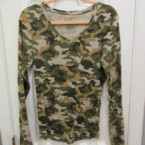 No Boundaries womens camoflauge shirt size L (11-13)